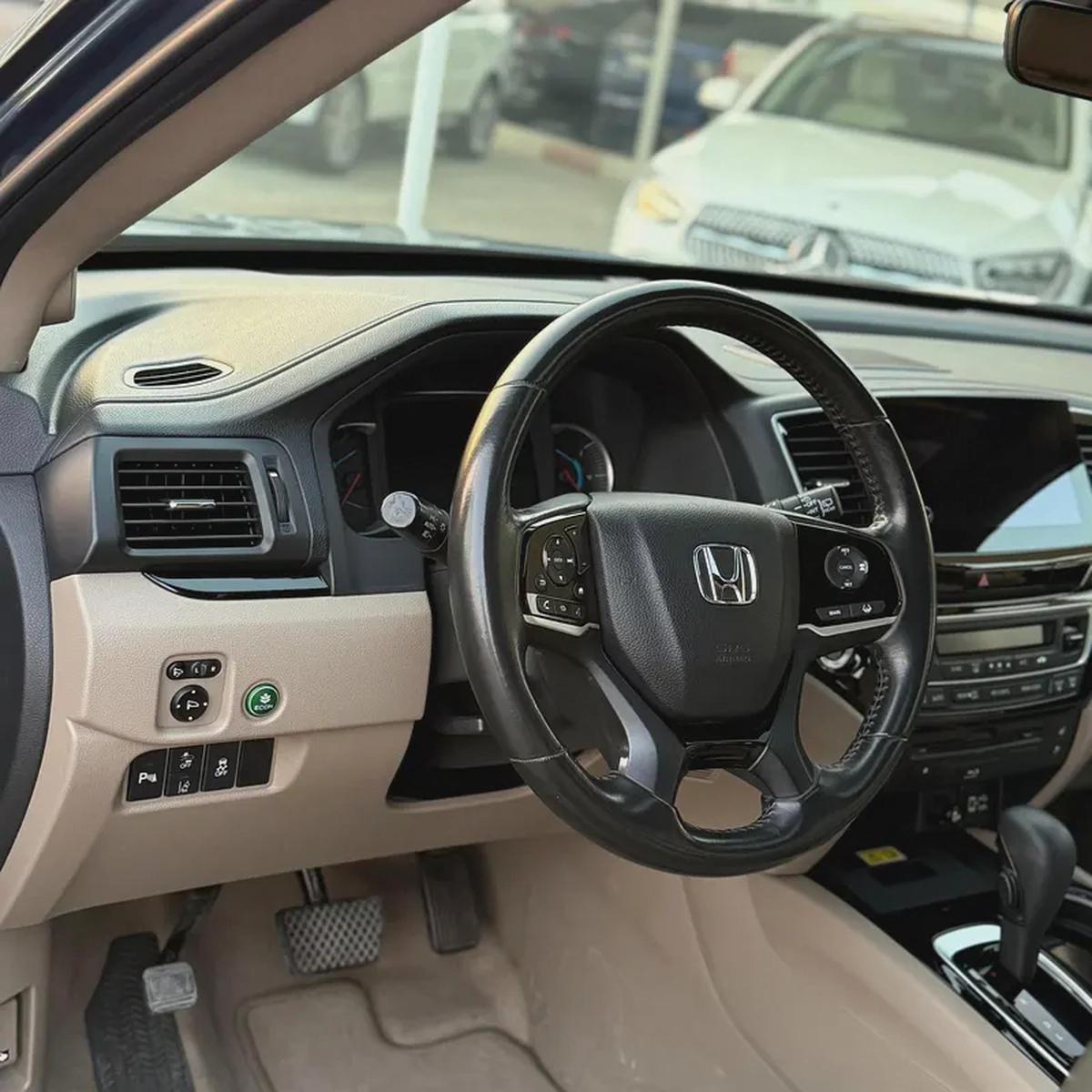 HONDA PILOT (2019) //GCC//TOURING// FULL OPTIONS//GOOD CONDITION-10-10