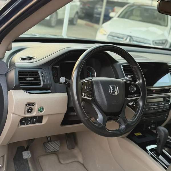 HONDA PILOT (2019) //GCC//TOURING// FULL OPTIONS//GOOD CONDITION