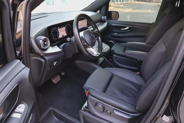 V300 AMG - 4 YRS WARRANTY / SERVICE 200,000 KM - GCC SPECS - PPF - ACCIDENT FREE - FULL SERVICE -