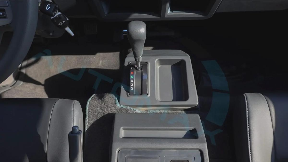 ( Only For Export ) 2025 CMC D260 Window Van 2.4L RWD GCC BRAND NEW-12-12