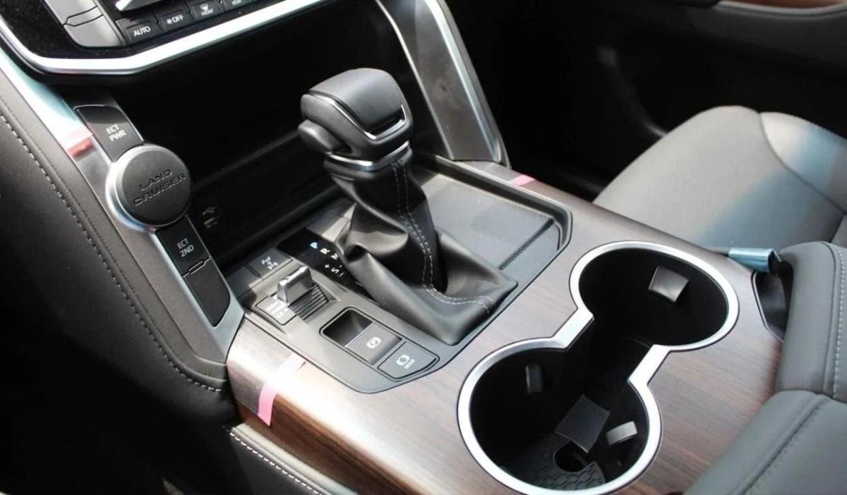 Toyota Land Cruiser GXR 4.0L V6 PETROL-18-18