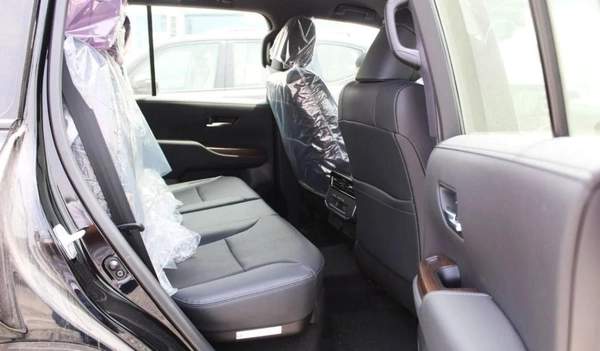 Toyota Land Cruiser GXR 4.0L V6 PETROL