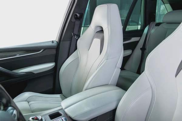 BMW X5 M V8-GCC-BMW Full Service History-Silverstone Metallic Paint-High Gloss black Rims