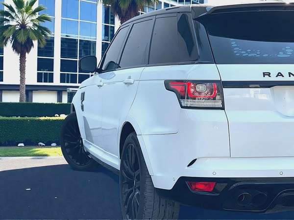 AED 3,602 P.M | RANGE ROVER | SPORT | SVR | 5.7L V8 | 2016 | GCC | ORIGINAL PAINT