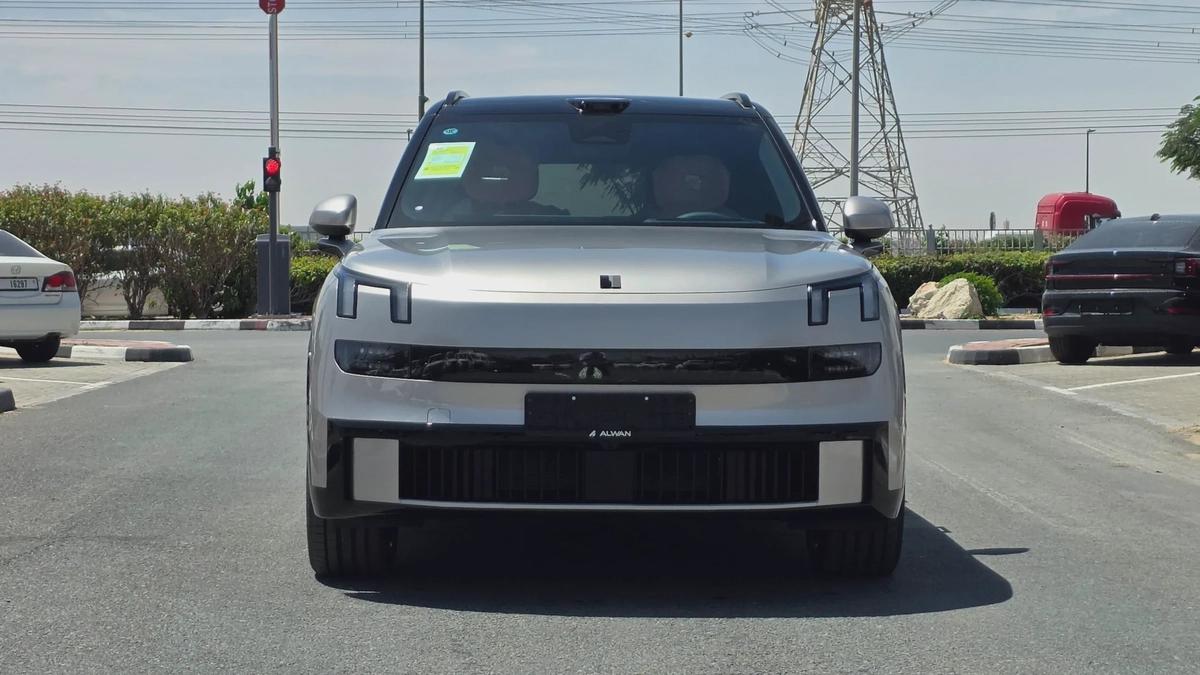 Lynk & Co 900 (Silver)-2-2