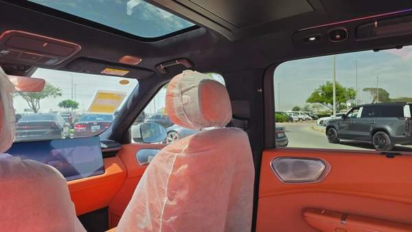 Lynk & Co 900 (Silver)