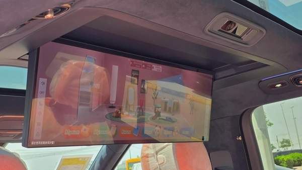 Lynk & Co 900 (Silver)