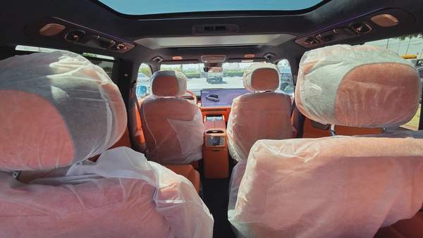 Lynk & Co 900 (Silver)