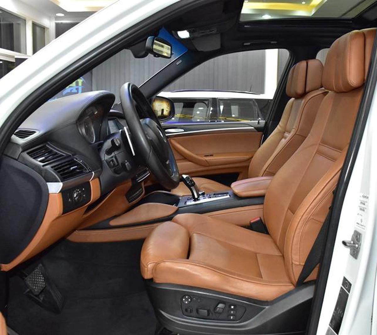 BMW X5 M ( 2010 Model ) in White Color GCC Specs-6-6