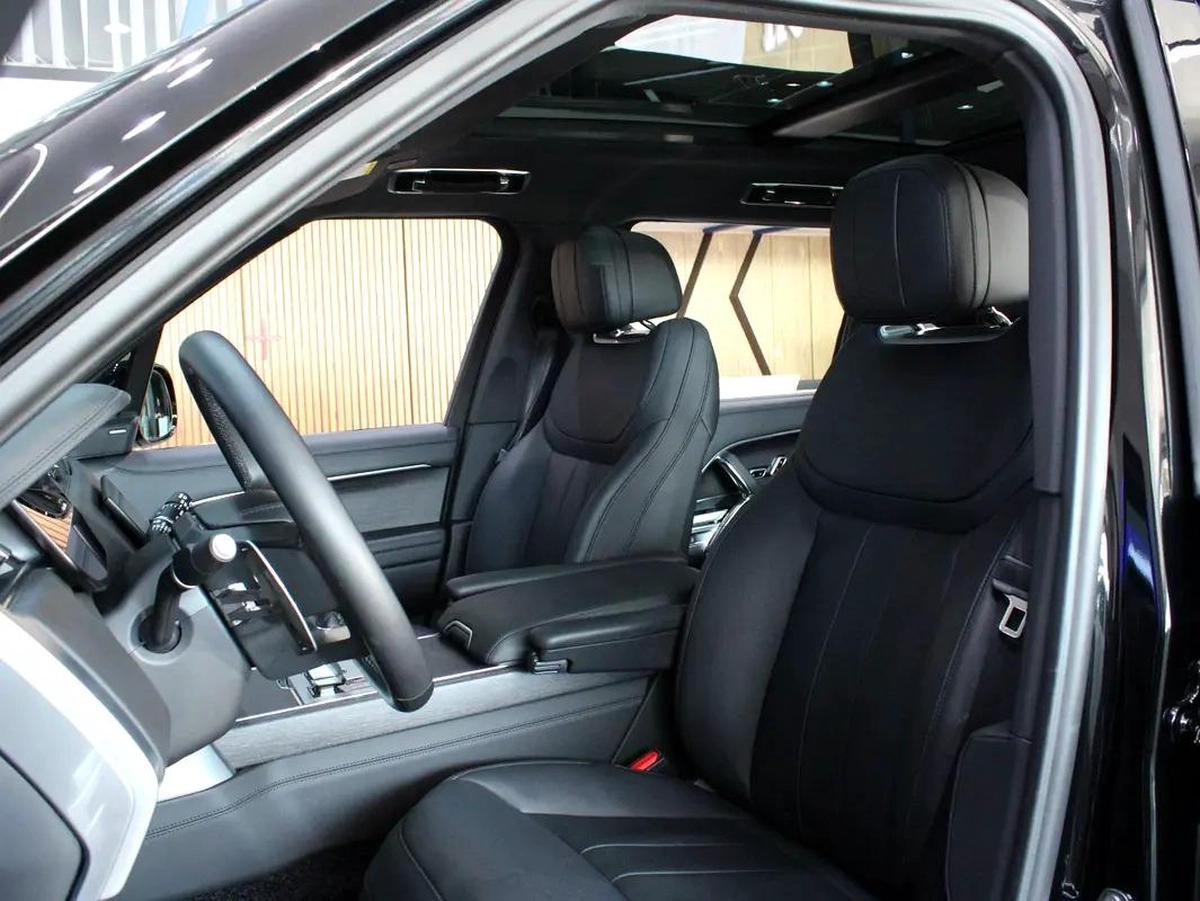 2025 - Land Rover Range Rover Vogue SE 2025 - Low mileage-12-12