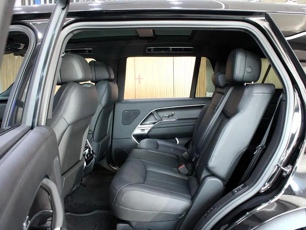 2025 - Land Rover Range Rover Vogue SE 2025 - Low mileage-10-10