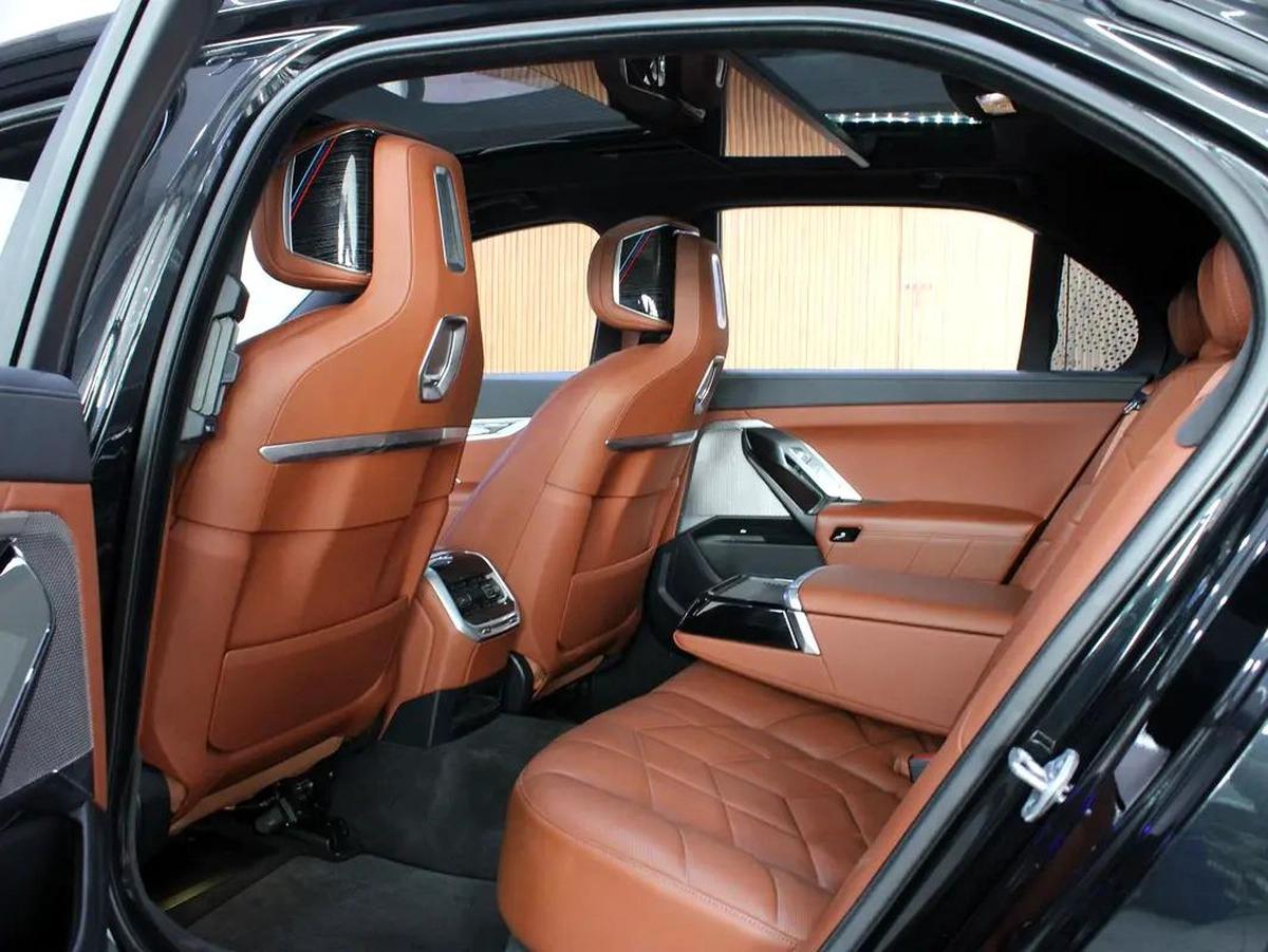 2023 BMW 735 i GCC with warranty-14-14