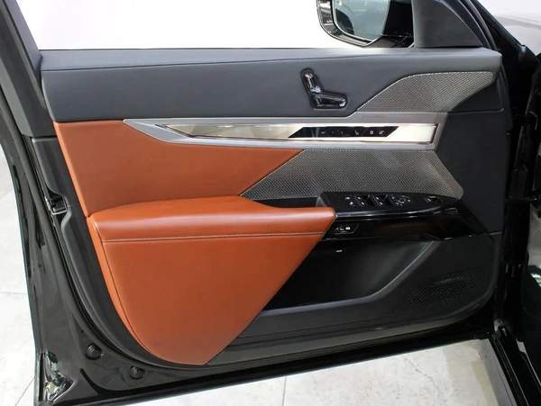 2023 BMW 735 i GCC with warranty