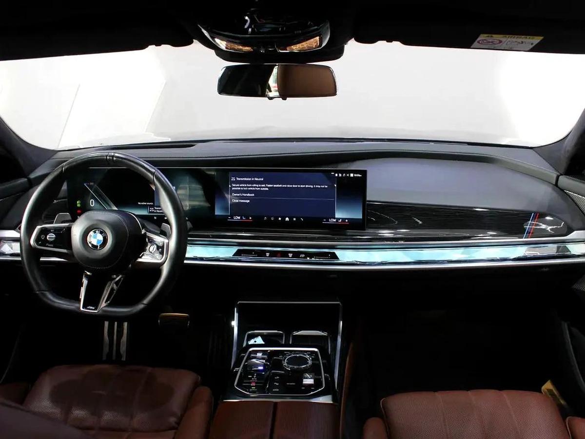 2023 BMW 735 i GCC with warranty-3-3