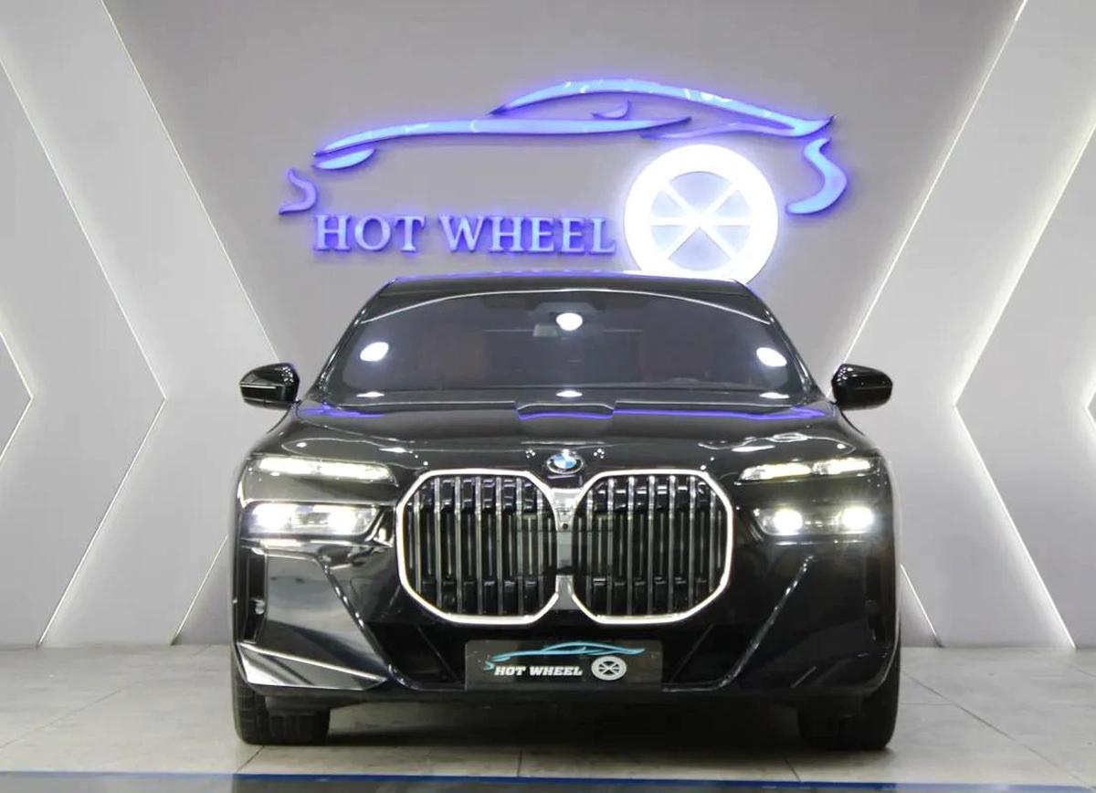 2023 BMW 735 i GCC with warranty-12-12