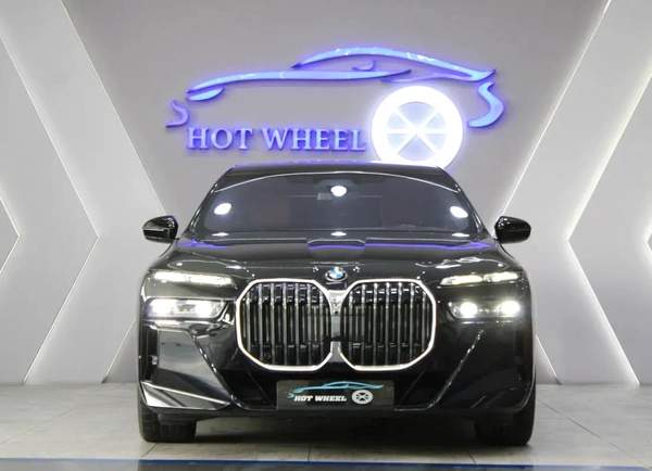 2023 BMW 735 i GCC with warranty