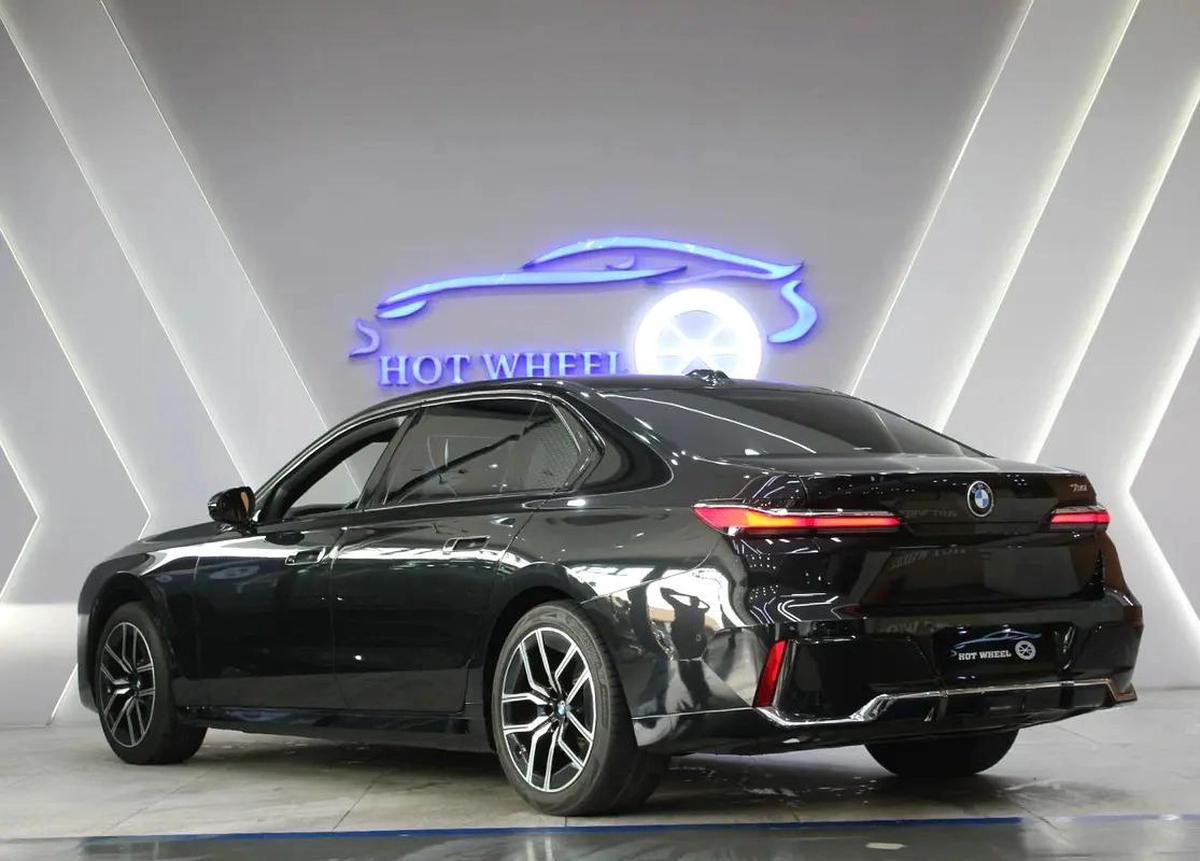 2023 BMW 735 i GCC with warranty-13-13