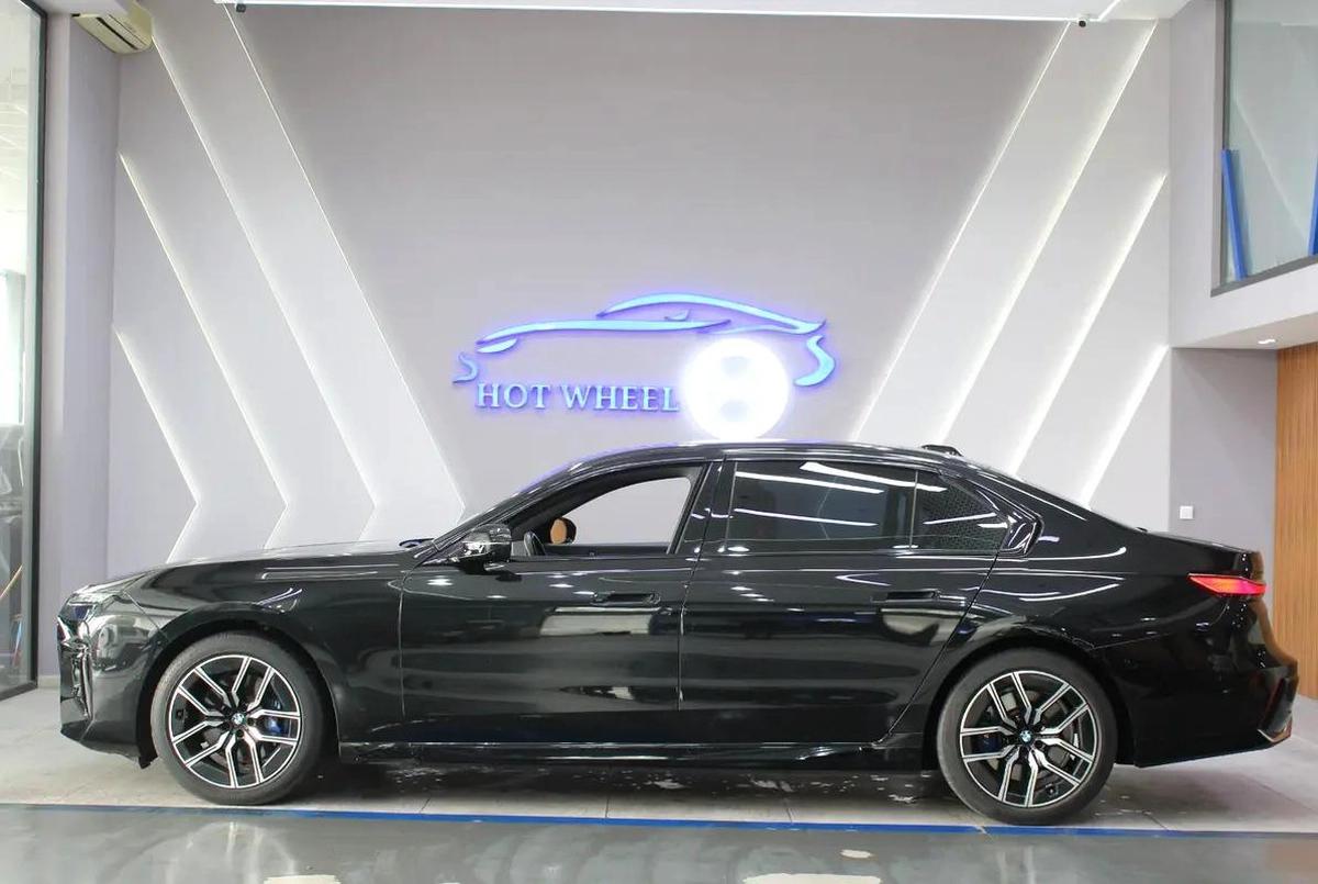 2023 BMW 735 i GCC with warranty-9-9