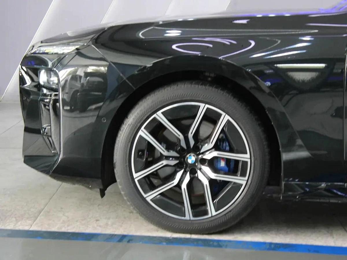 2023 BMW 735 i GCC with warranty-1-1