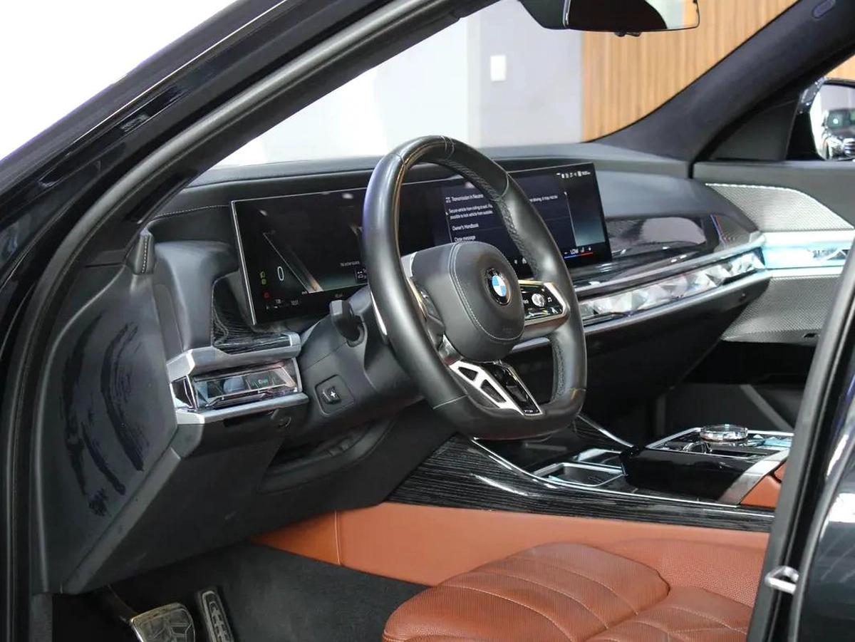 2023 BMW 735 i GCC with warranty-15-15