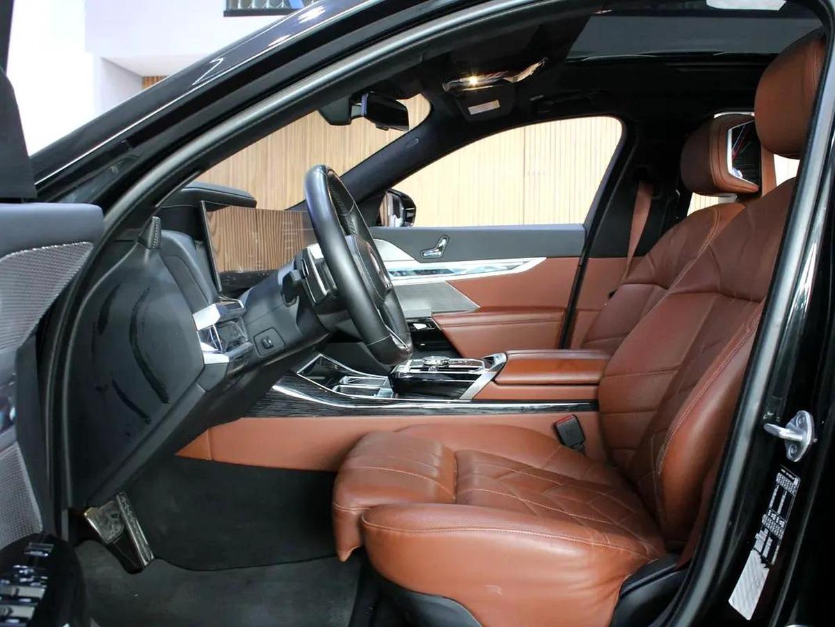 2023 BMW 735 i GCC with warranty-5-5