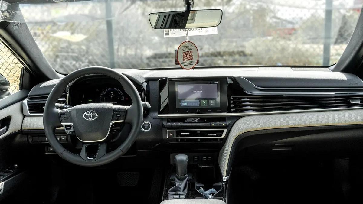 2026 Toyota Camry E-plus 2.5L Hybrid (Black-Beige)-10-10