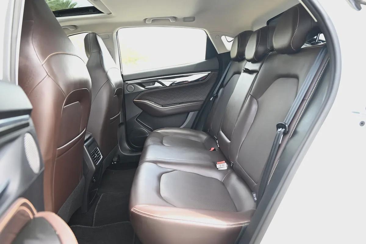 0% DP - FREE WARRANTY - JAC J7 LUXURY 2023 - LOW MILEAGE - GCC-14-14