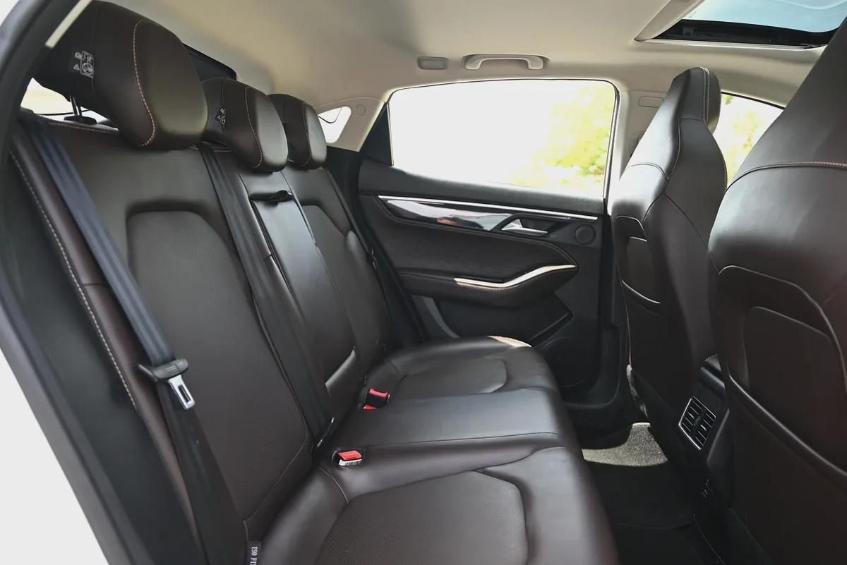 0% DP - FREE WARRANTY - JAC J7 LUXURY 2023 - LOW MILEAGE - GCC-16-16