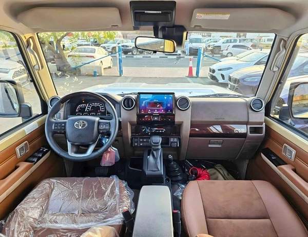 Toyota Land Cruiser Pick Up LC79 LX-Z1 /T/DVD CAMERA/WINCH,SNORKEL/DIFF LOCK (CODE#LC79DC28A)