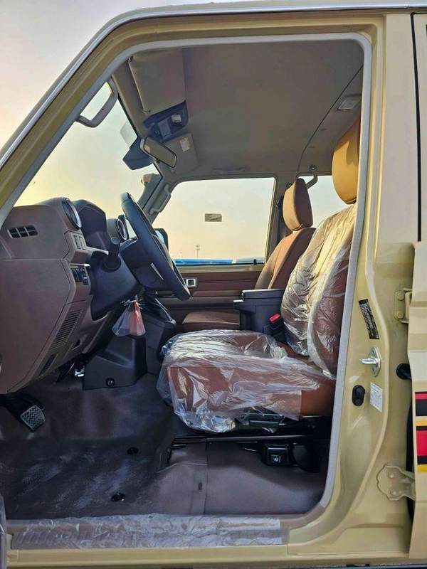 Toyota Land Cruiser Pick Up LC79 LX-Z1 /T/DVD CAMERA/WINCH,SNORKEL/DIFF LOCK (CODE#LC79DC28A)