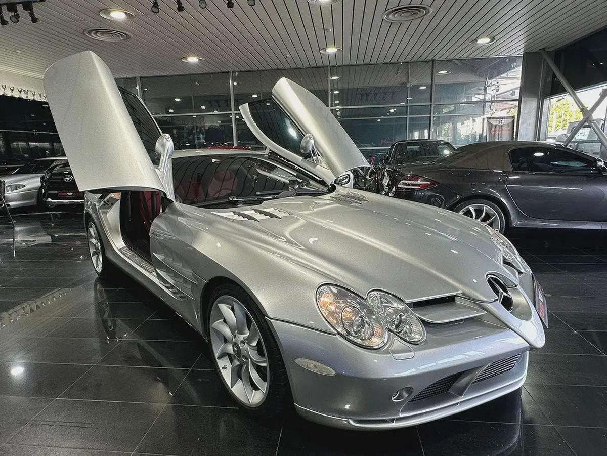 Mclaren SLR, full service history from Abu Dhabi dealer service done, new tires-0-0