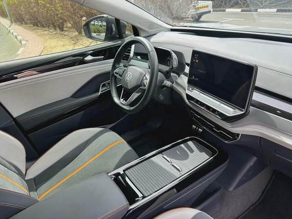 Mclaren SLR, full service history from Abu Dhabi dealer service done, new tires