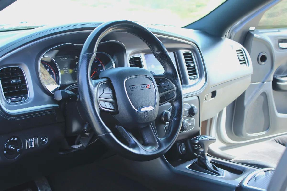 Dodge Charger R/T · HEMI V8 5.7L · 370hp · 2020 · American Specs · Excellent Condition-6-6