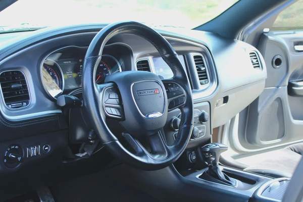 Dodge Charger R/T · HEMI V8 5.7L · 370hp · 2020 · American Specs · Excellent Condition