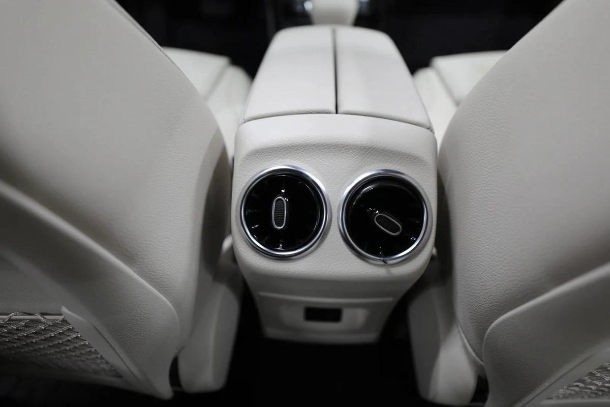 A220 | 1,750 AED Monthly | Registration-5-5