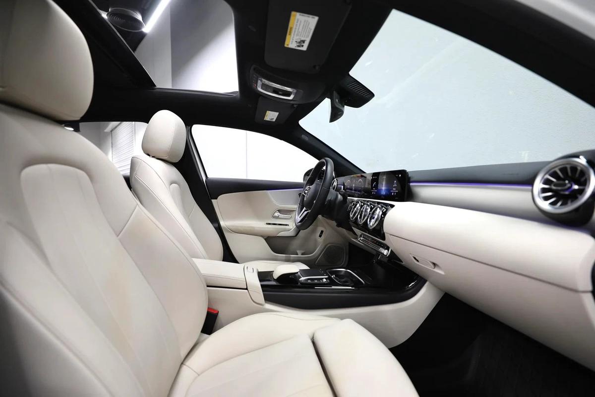 A220 | 1,750 AED Monthly | Registration-4-4