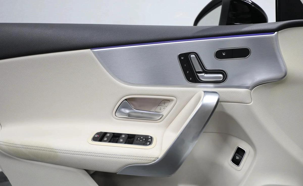 A220 | 1,750 AED Monthly | Registration-3-3