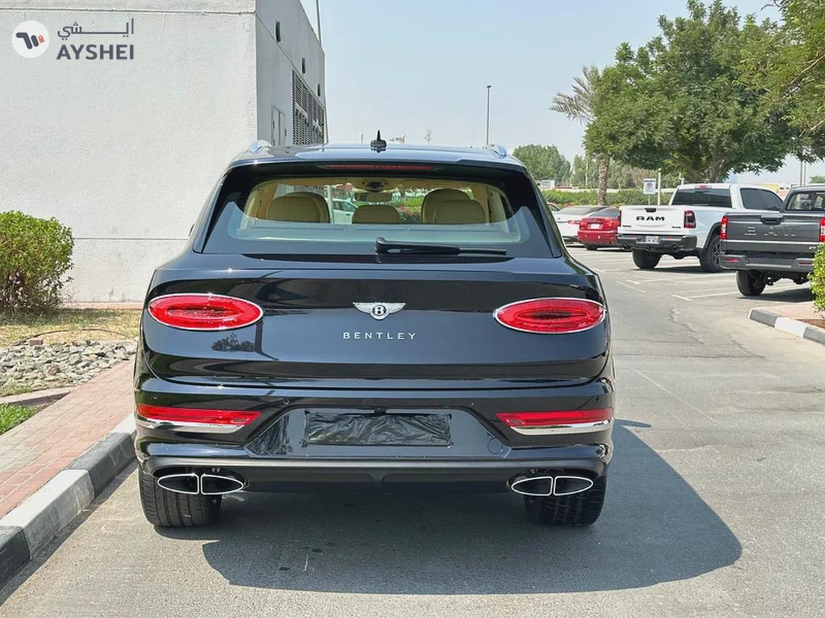Bentley Bentayga 2022 low mileage-4-4
