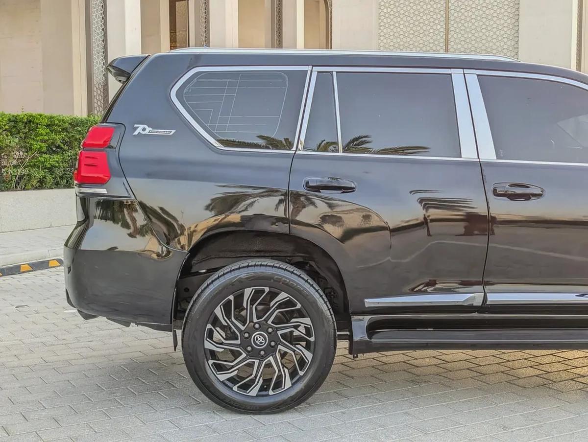 TOYOTA PRADO 2011 FACELIFTED 2023 WITH INTERIOR AND EXTERIOR GCC V4 2.7L IN EXCELLENT CONDITION-10-10