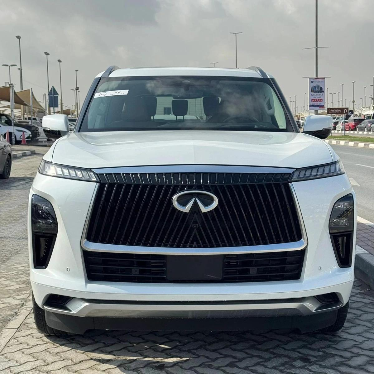 INFINITI QX80 LUXE 2025 | WHITE-4-4