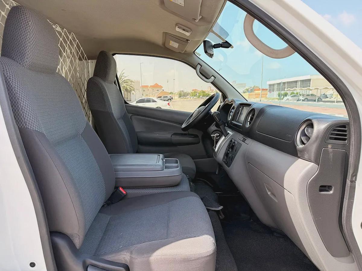 Nissan Urvan NV350 3 Seater AUTOMATIC 2022 Model GCC Specs With Service History In Perfect Condition-10-10
