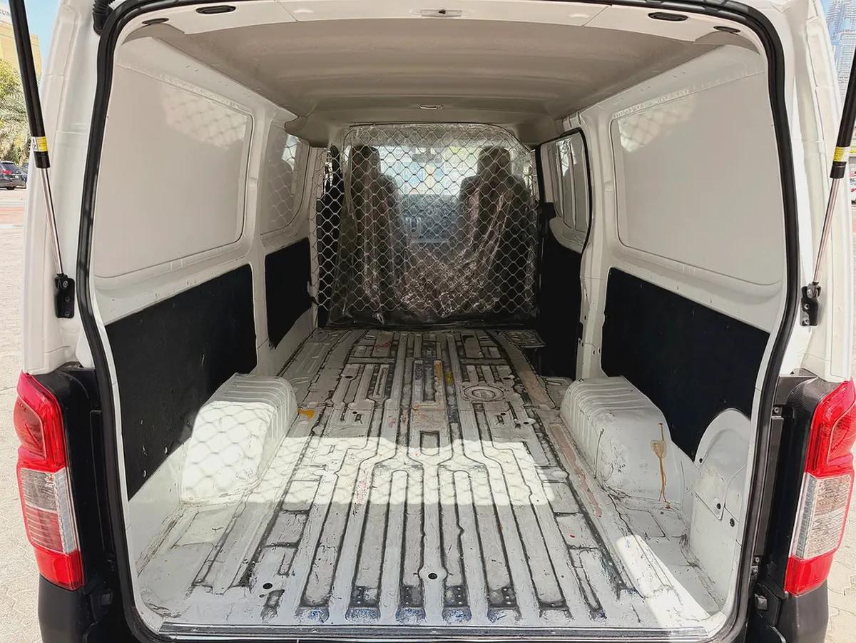 Nissan Urvan NV350 3 Seater AUTOMATIC 2022 Model GCC Specs With Service History In Perfect Condition-16-16