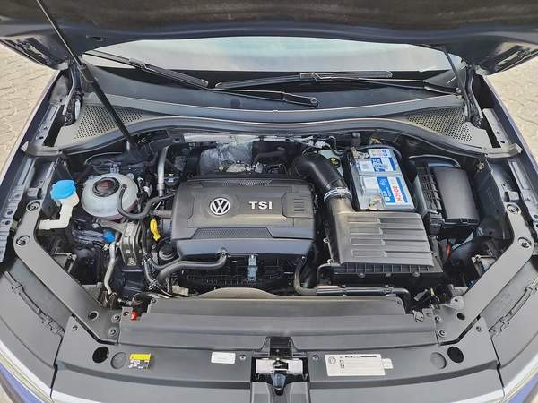 Volkswagen Tiguan 4Motion 2.0 Sport 2018 Model GCC Specs With Full Service History From Agency