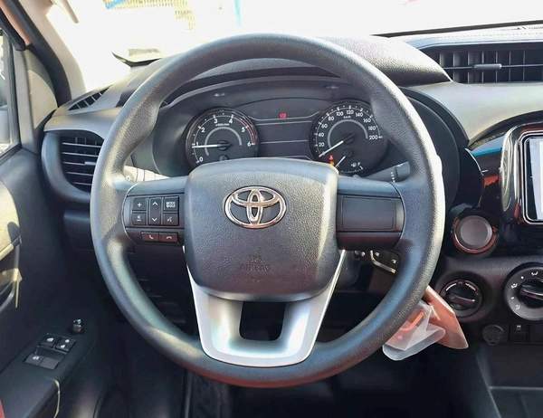 Toyota Hilux SINGLE CABIN BASIC / 5 + 2 HOOKS LONG BODY / 2.4L DIESEL M/T / PWR WINDOWS