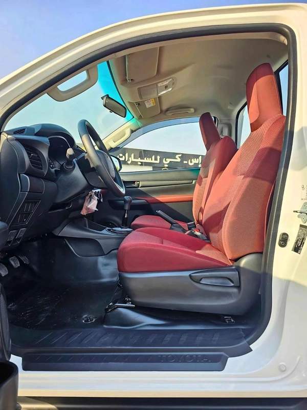 Toyota Hilux SINGLE CABIN BASIC / 5 + 2 HOOKS LONG BODY / 2.4L DIESEL M/T / PWR WINDOWS