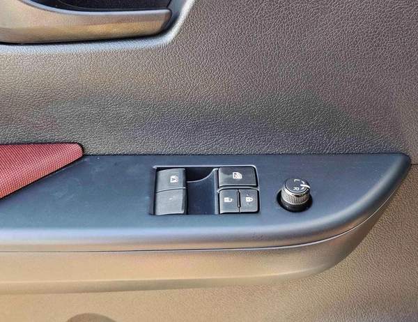Toyota Hilux SINGLE CABIN BASIC / 5 + 2 HOOKS LONG BODY / 2.4L DIESEL M/T / PWR WINDOWS