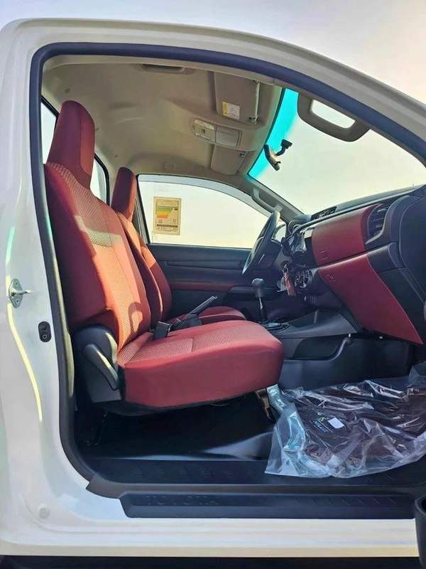 Toyota Hilux SINGLE CABIN BASIC / 5 + 2 HOOKS LONG BODY / 2.4L DIESEL M/T / PWR WINDOWS
