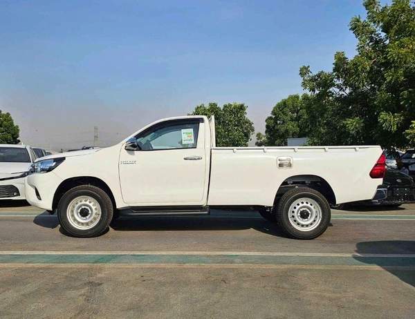 Toyota Hilux SINGLE CABIN BASIC / 5 + 2 HOOKS LONG BODY / 2.4L DIESEL M/T / PWR WINDOWS