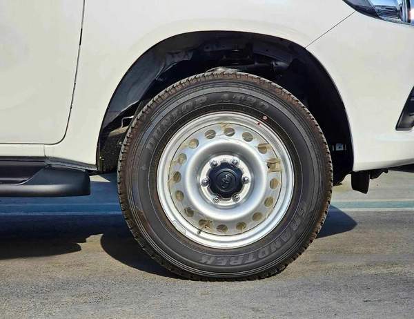 Toyota Hilux SINGLE CABIN BASIC / 5 + 2 HOOKS LONG BODY / 2.4L DIESEL M/T / PWR WINDOWS