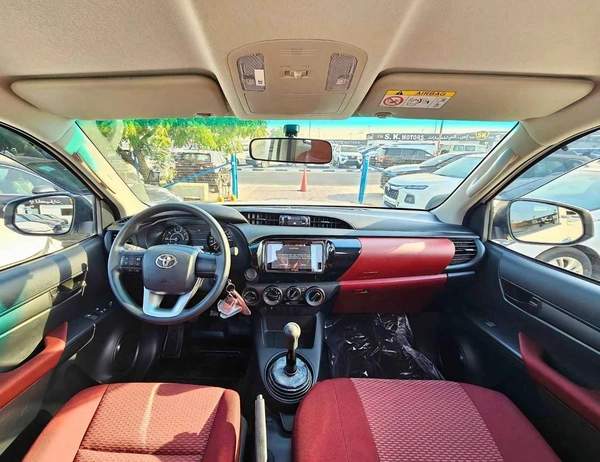 Toyota Hilux SINGLE CABIN BASIC / 5 + 2 HOOKS LONG BODY / 2.4L DIESEL M/T / PWR WINDOWS